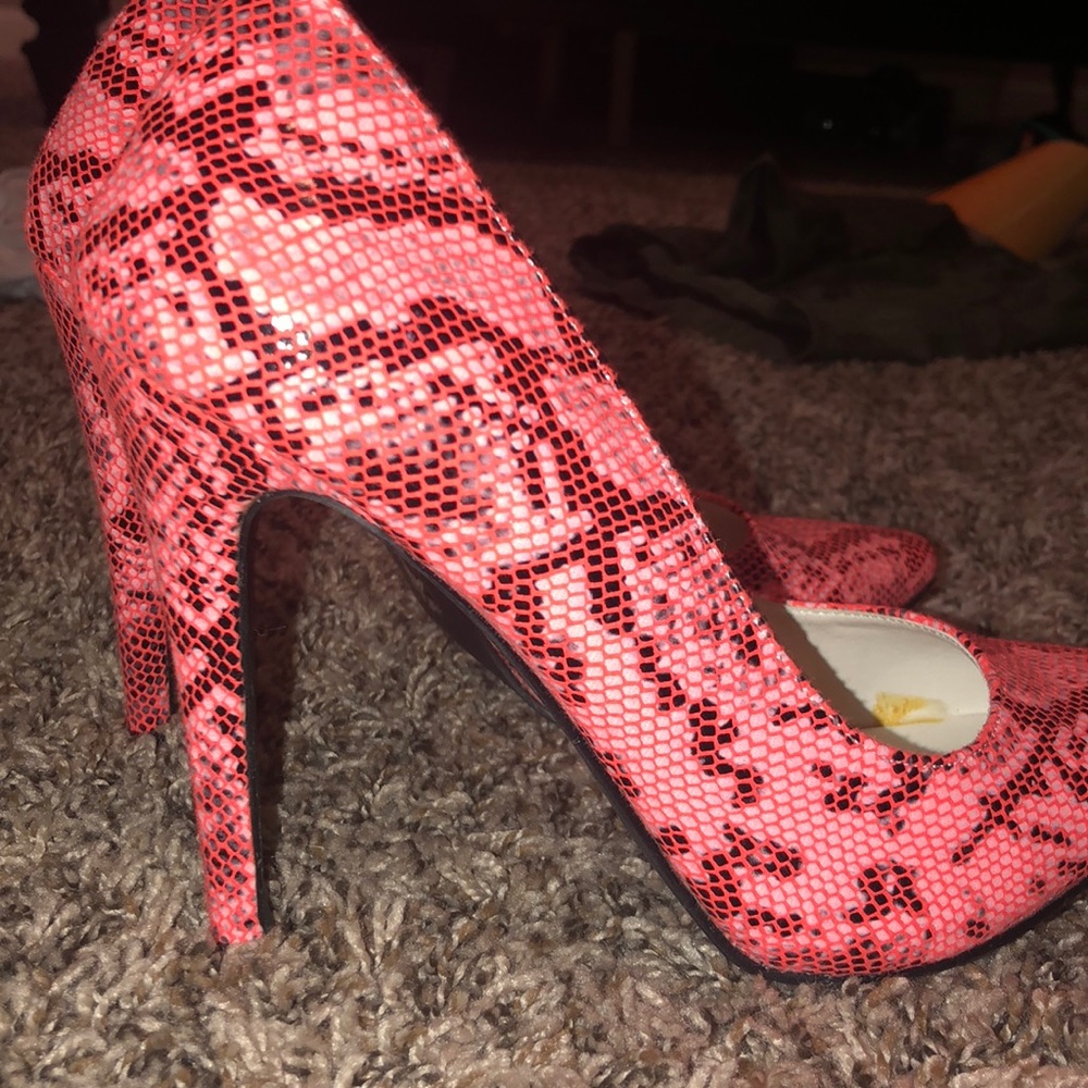 Heels - Picture 2 of 3